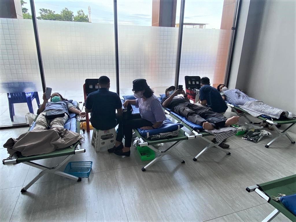 Para donor sedang diambil darahnya (2)_1